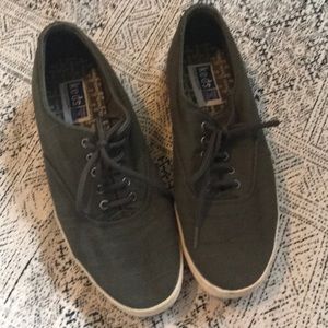 olive green canvas shoes